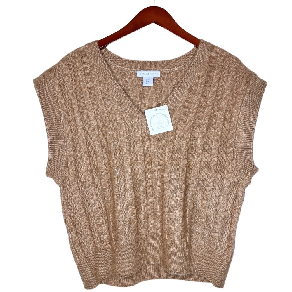 CUPCAKES and CASHMERE NWT V Neck Cable Ribbed Knit Sweater Vest Size Medium